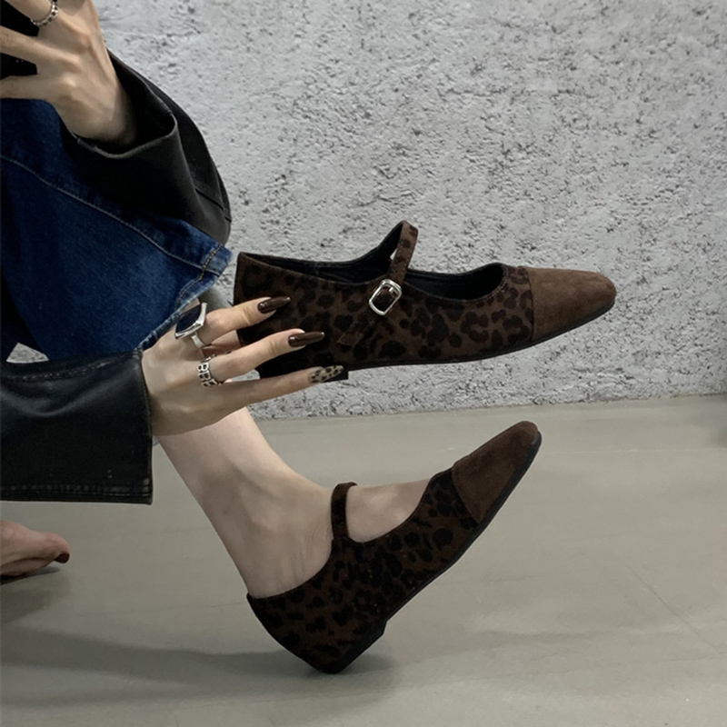 30代ファッション ２０２５新作異素材切り替えストラップパンプス美脚