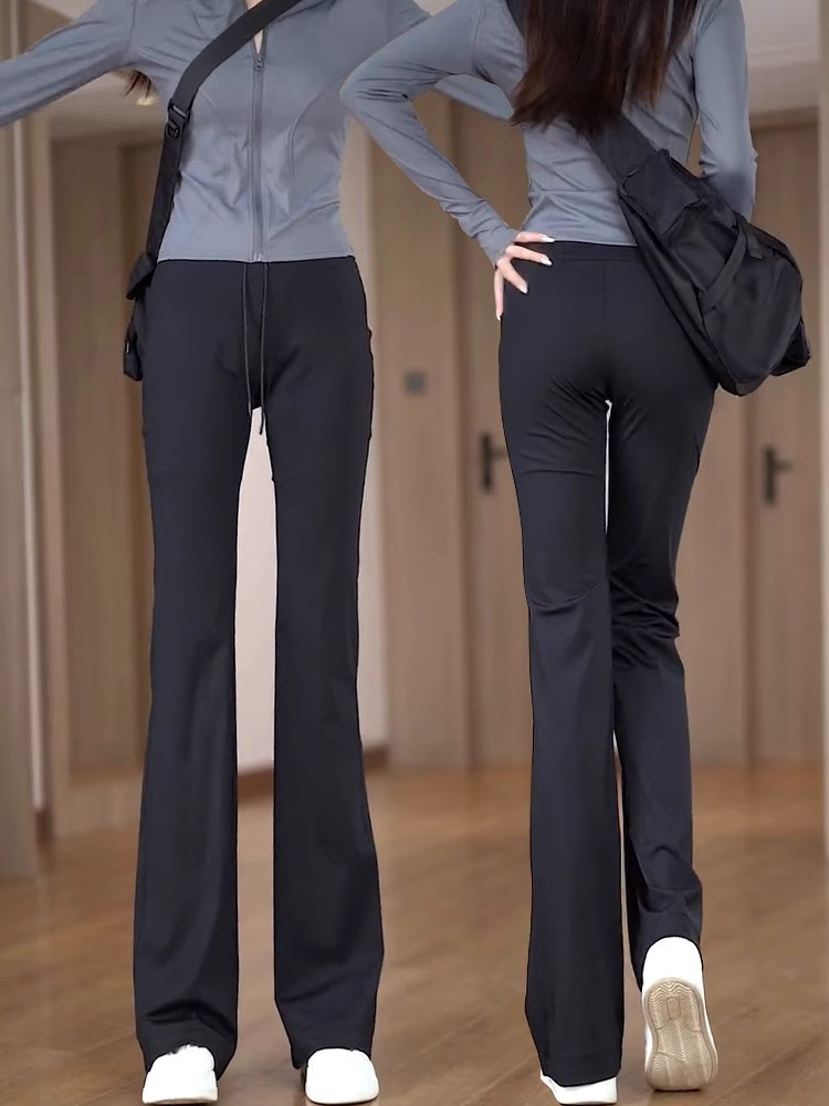 30代ファッション 美脚ストレッチフレアパンツ