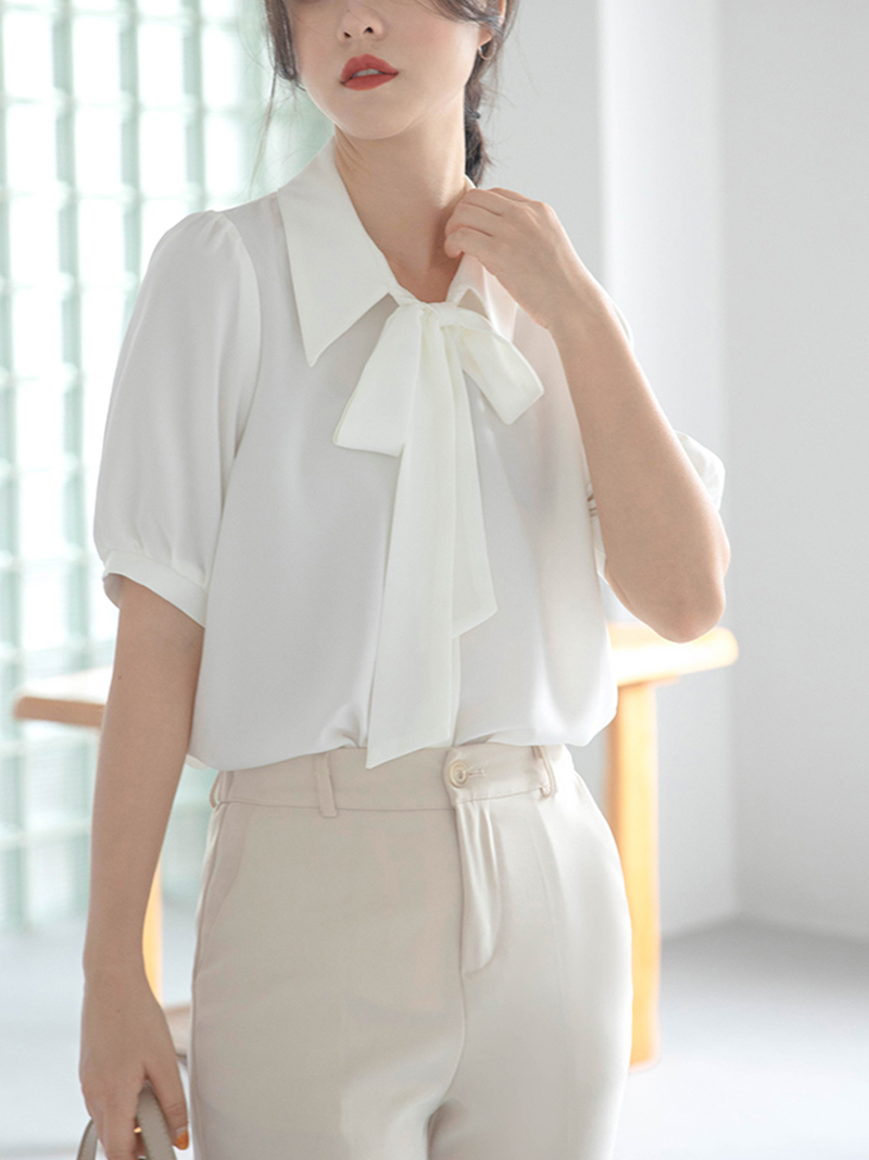 30代ファッション 上品リボン半袖ブラウス