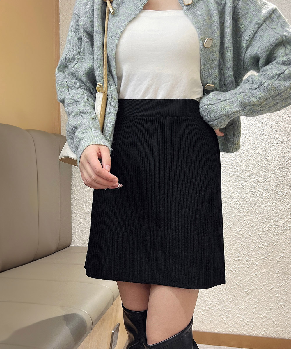 30代ファッション リブニット タイトミニスカート 美脚