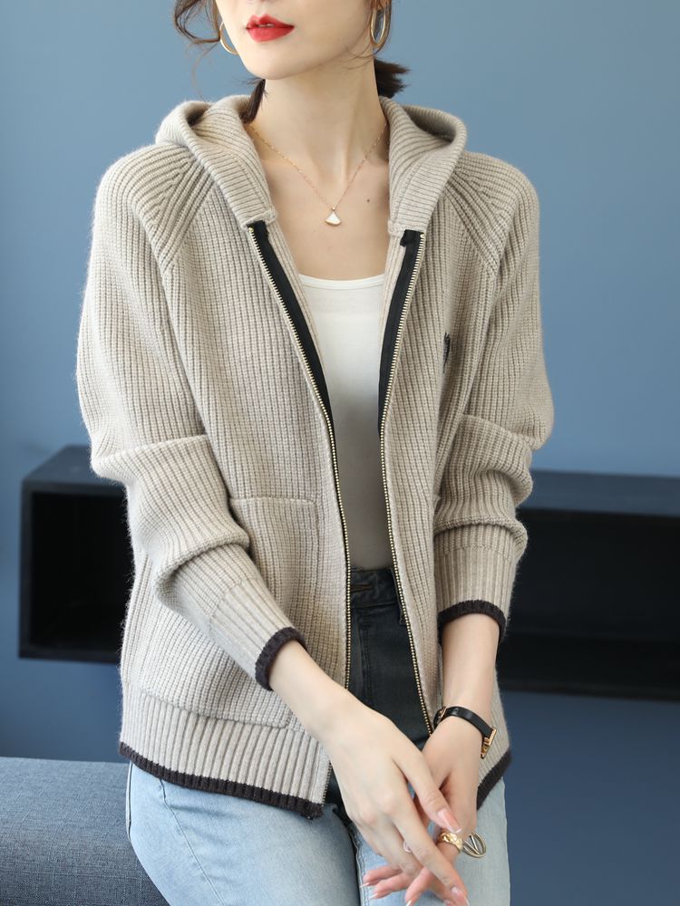 30代ファッション 大人の洗練フードジップカーディガン