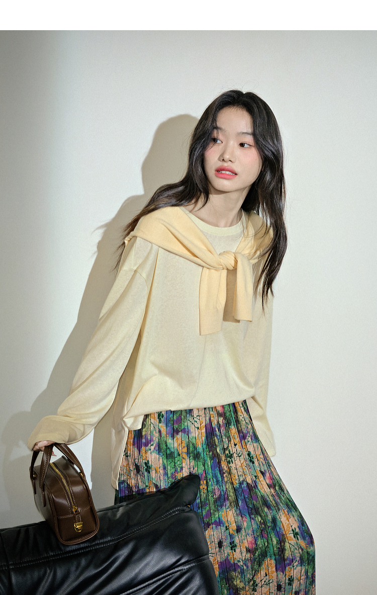 30代ファッション 彩り水彩画プリーツスカート