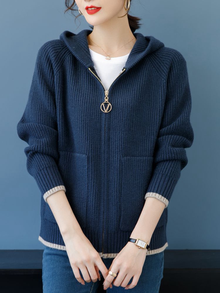 30代ファッション 大人の洗練フードジップカーディガン