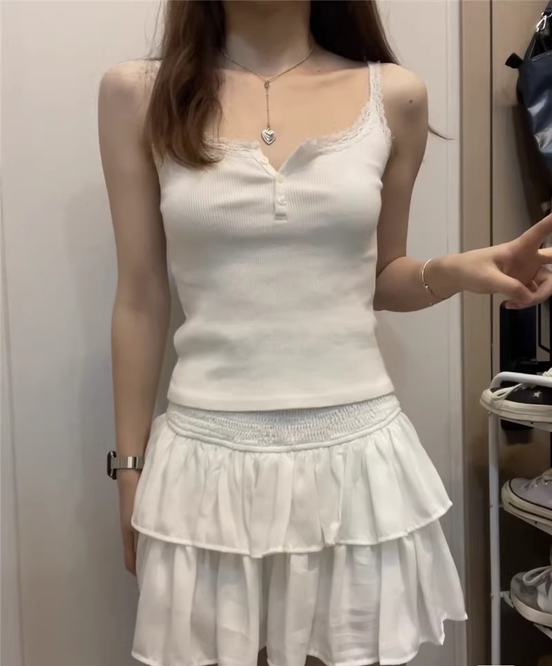 30代ファッション レース縁取りリブキャミソール