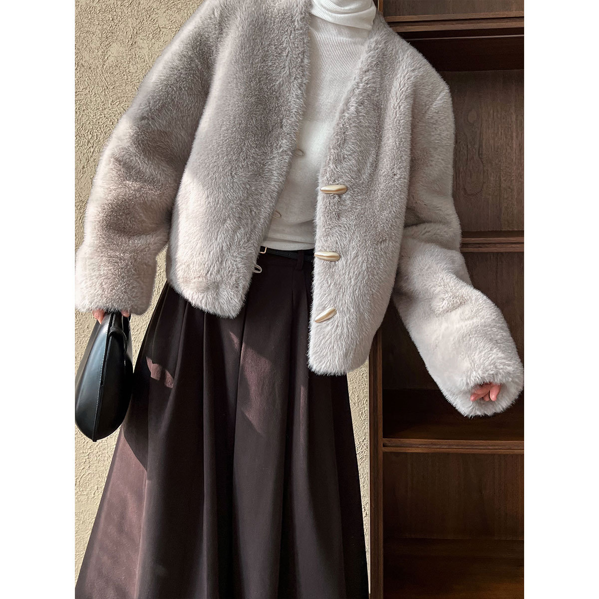 30代ファッション ふわふわ毛皮風ショート丈コート韓国スタイル