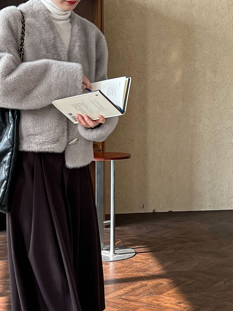 30代ファッション ふわふわ毛皮風ショート丈コート韓国スタイル