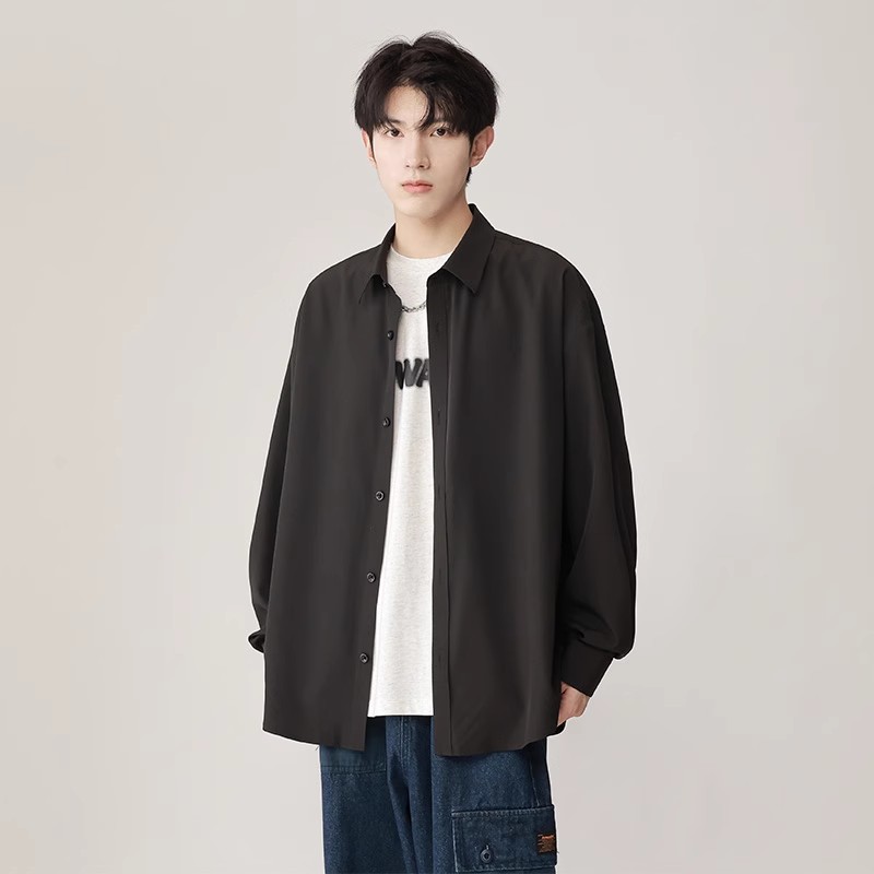 30代ファッション ゆったりシルエット半袖シャツ