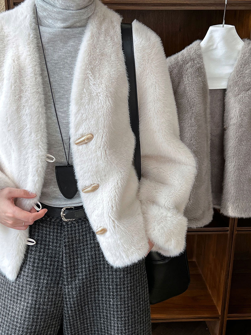 30代ファッション ふわふわ毛皮風ショート丈コート韓国スタイル