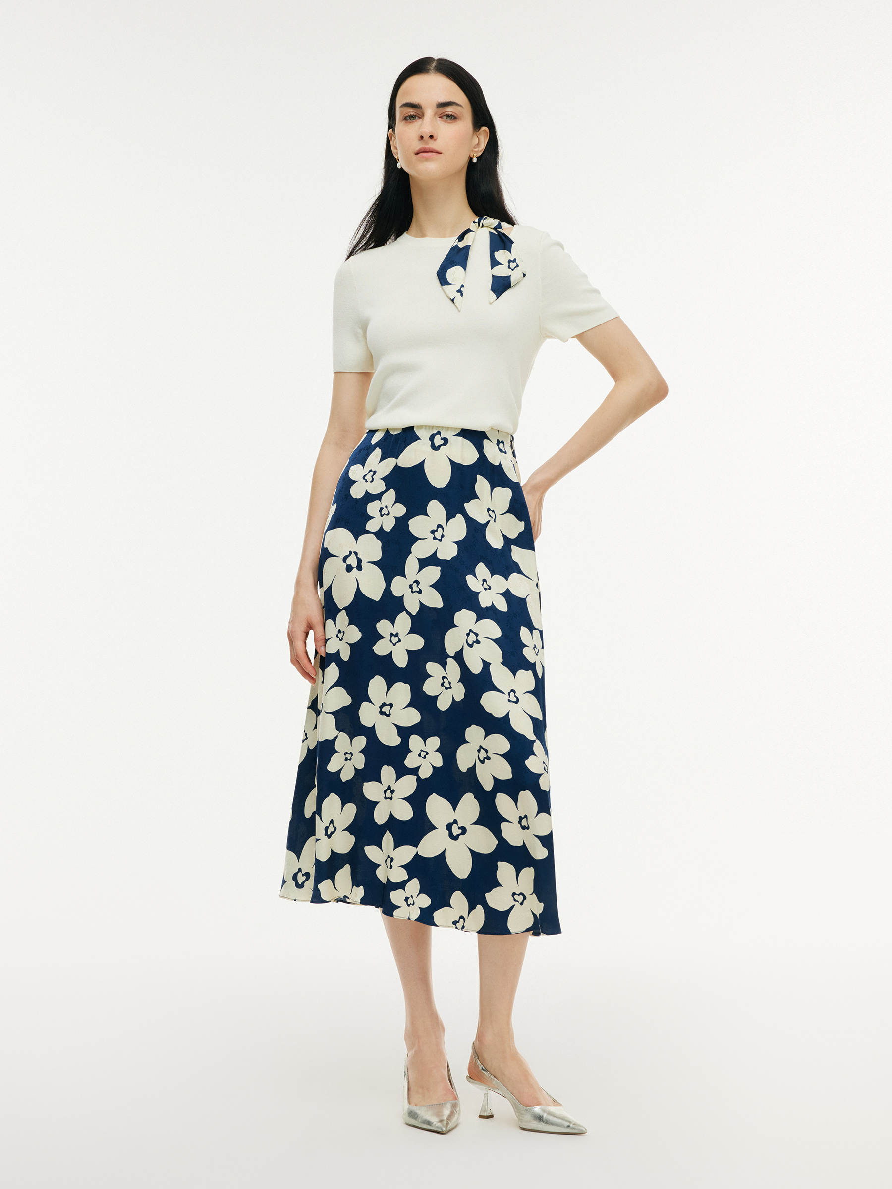 30代ファッション 花柄ミディ丈フレアスカート