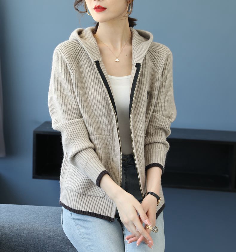 30代ファッション 大人の洗練フードジップカーディガン