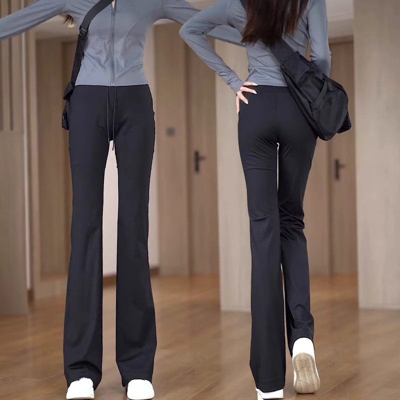30代ファッション 美脚ストレッチフレアパンツ