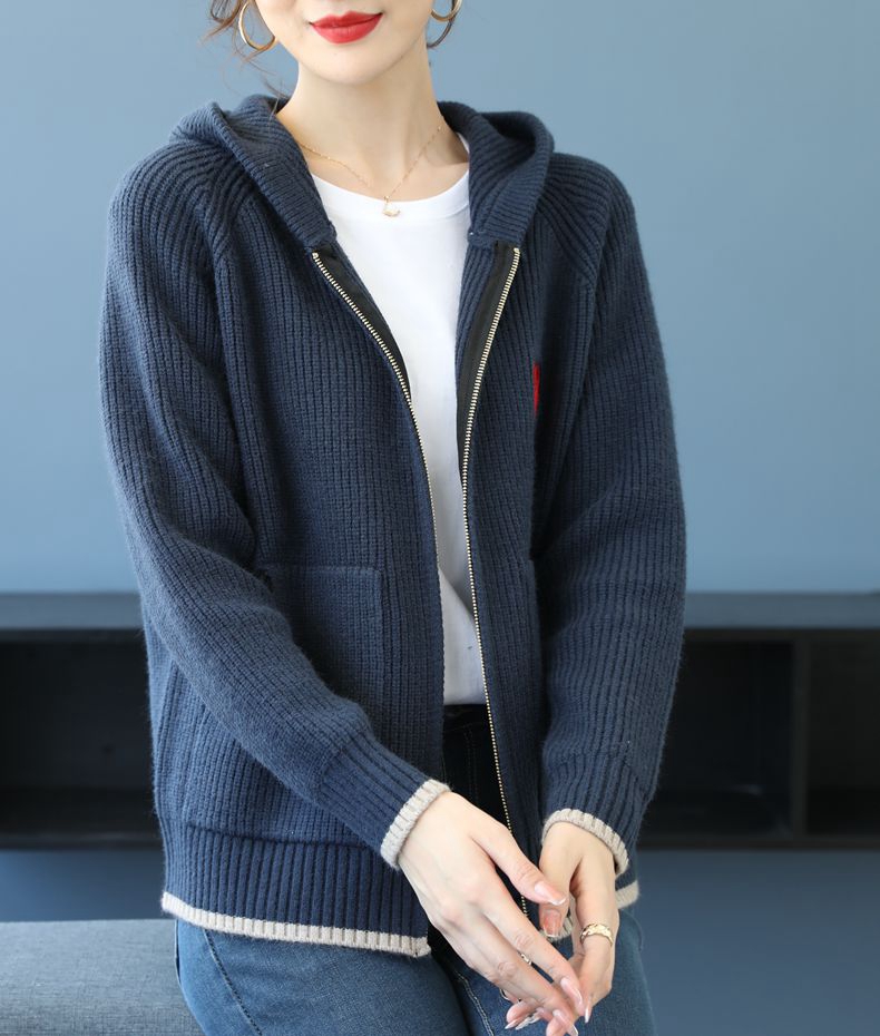 30代ファッション 大人の洗練フードジップカーディガン