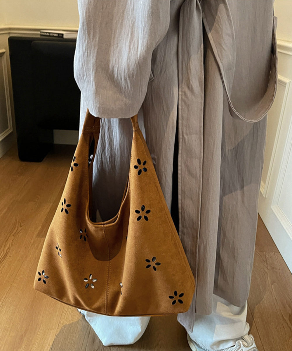 30代ファッション 花柄カットスエード調トートバッグ