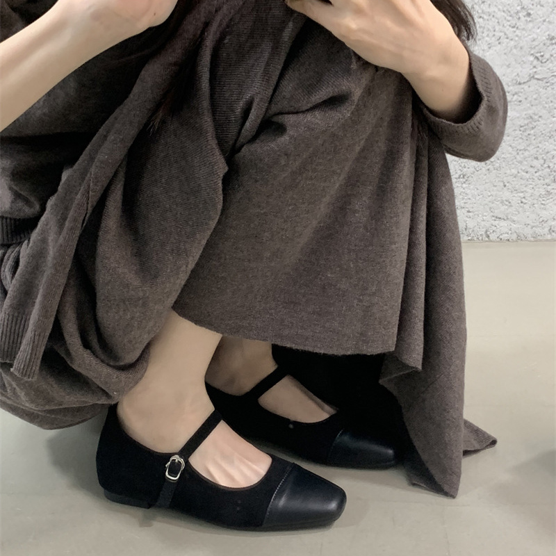 30代ファッション ２０２５新作異素材切り替えストラップパンプス美脚