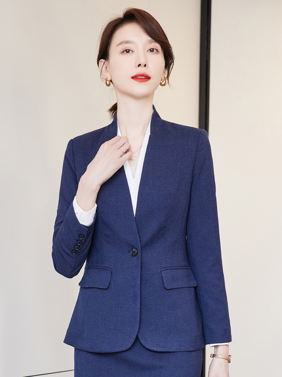 30代ファッション 上品な印象のノーカラージャケット