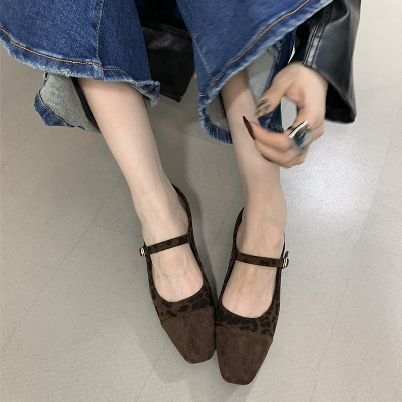 30代ファッション ２０２５新作異素材切り替えストラップパンプス美脚