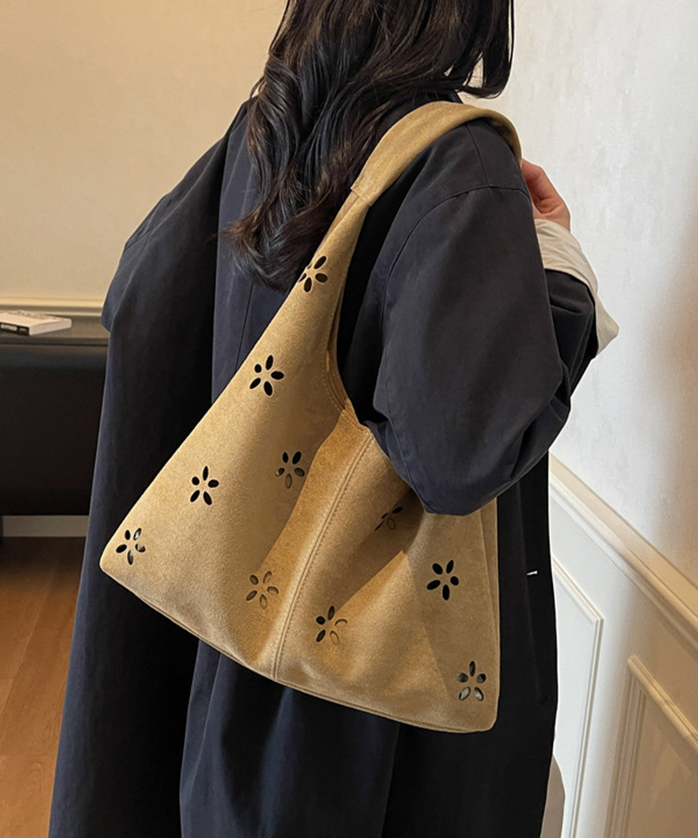 30代ファッション 花柄カットスエード調トートバッグ