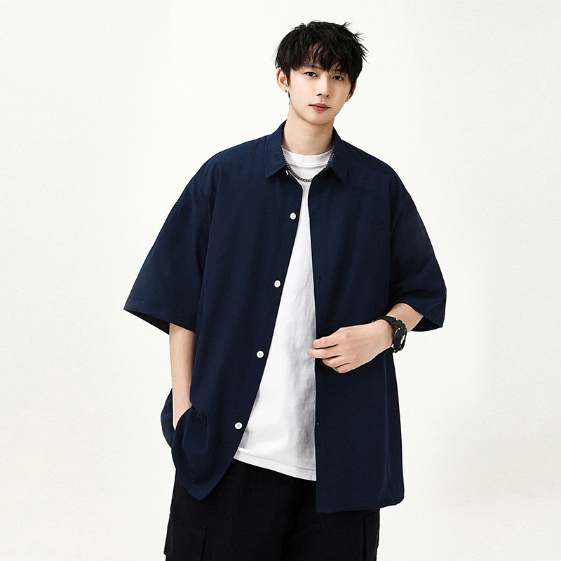 30代ファッション ゆったりシルエット半袖シャツ