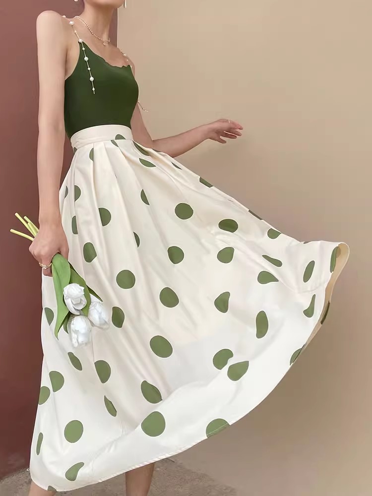 30代ファッション レトロ水玉フレアスカート