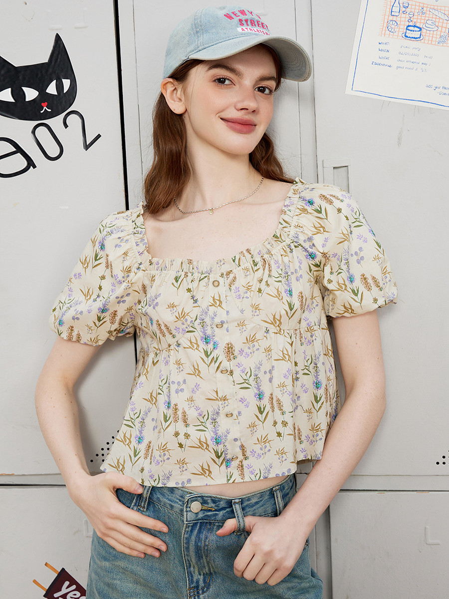 30代ファッション 草花模様スクエアネックブラウス