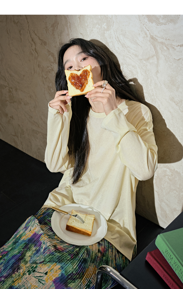 30代ファッション 彩り水彩画プリーツスカート