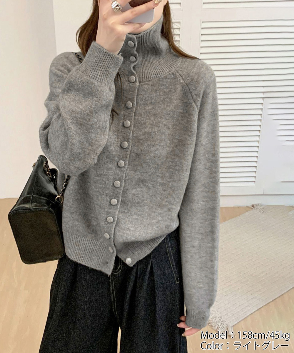 30代ファッション くるみボタンハイネックニットカーディガン
