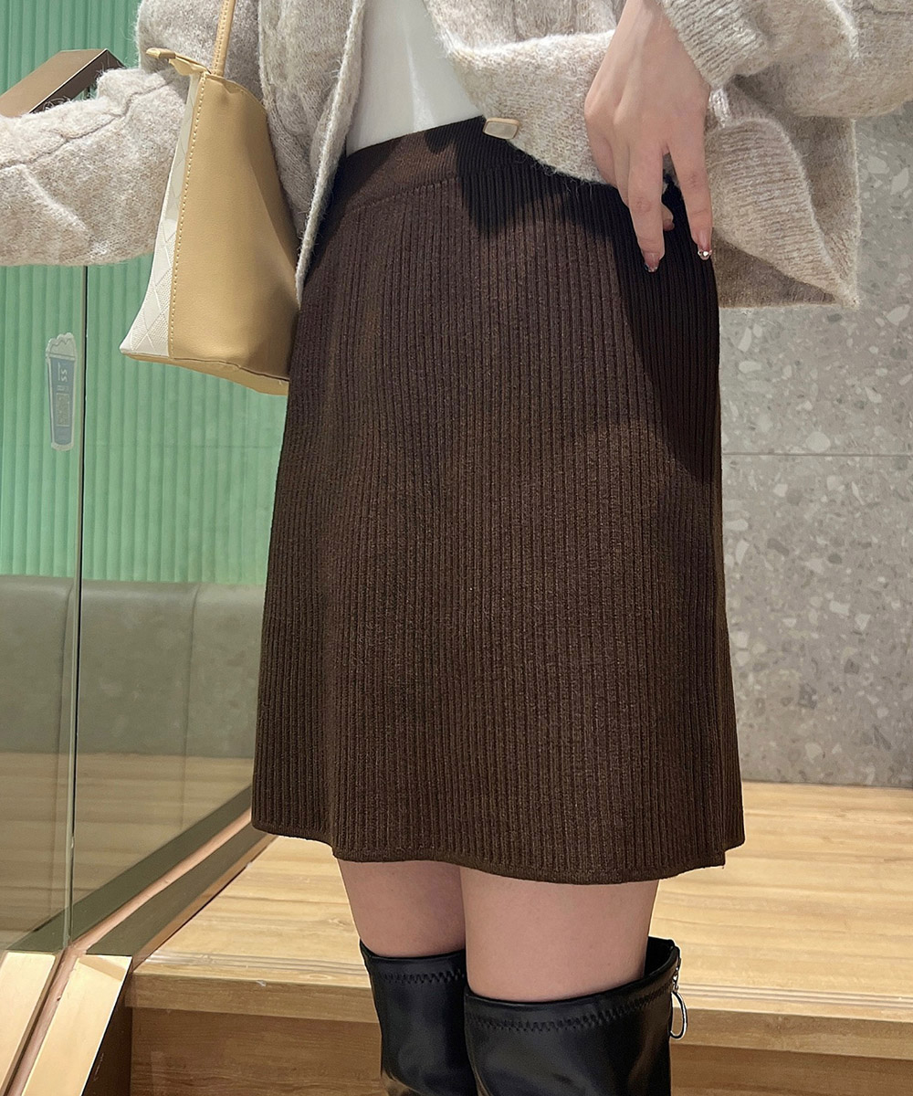 30代ファッション リブニット タイトミニスカート 美脚
