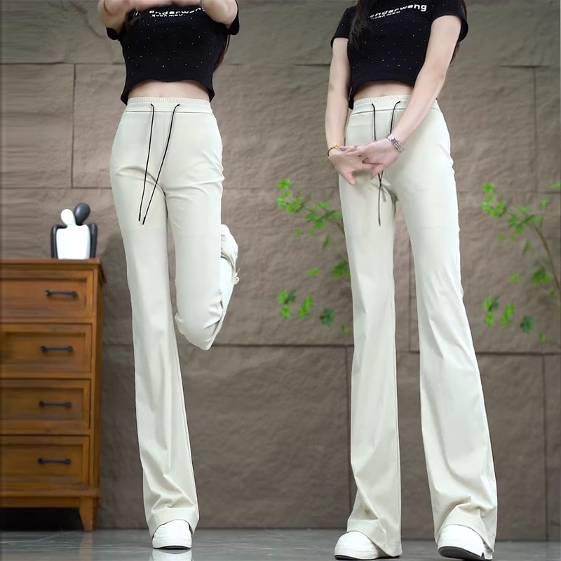 30代ファッション 美脚ストレッチフレアパンツ