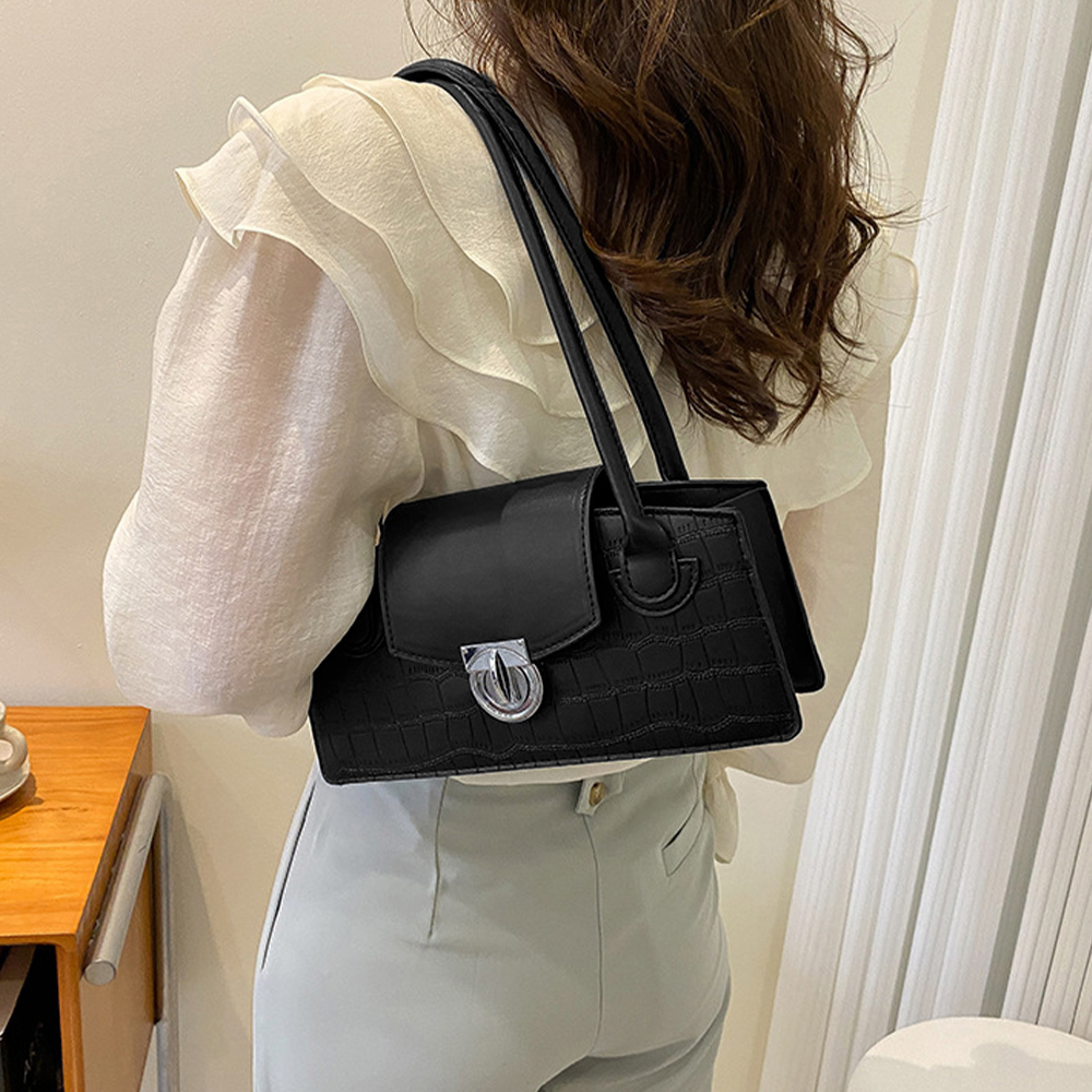 30代ファッション 型押しレザー横長ミニトートバッグ