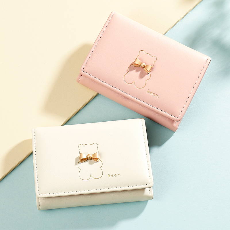 三つ折り 財布 くま型金具付き上質レザー三つ折り財布