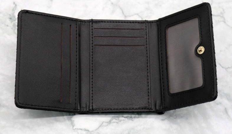三つ折り 財布 コンパクト 編み込み模様のミニマル三つ折り財布