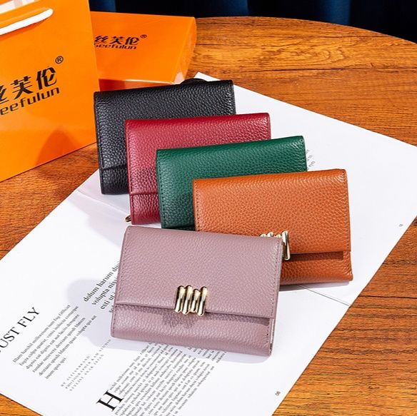三つ折り 財布 洗練金具付き本革三つ折り財布
