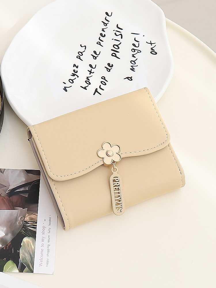 スマート収納で毎日が軽やかに!レディース3つ折り財布10選