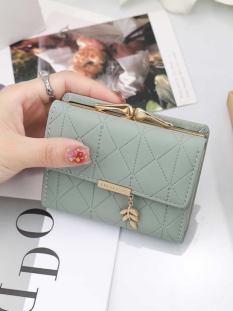 ボックス型小銭入れ付き三つ折り財布10選