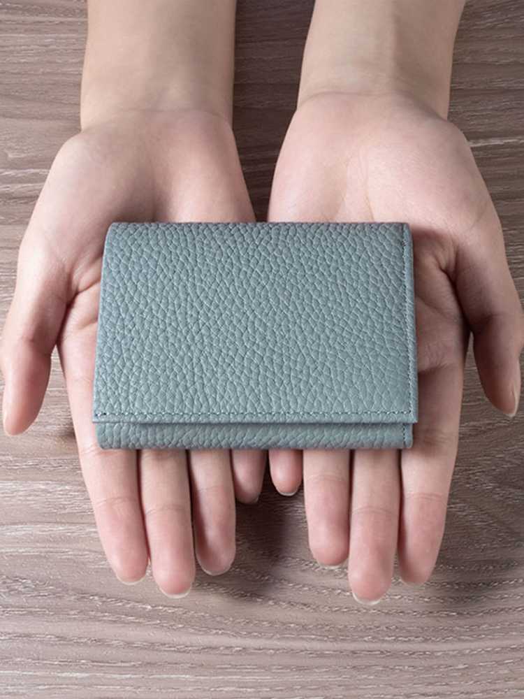 清涼感のある水色で気分も軽やか!三つ折り財布水色おすすめ10選