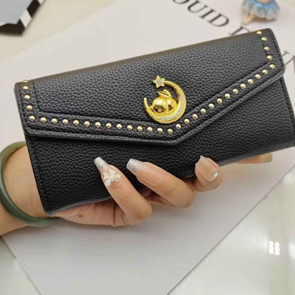 三つ折 月と星の飾り金具付き鋲装飾長財布