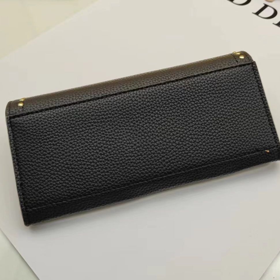 三つ折 月と星の飾り金具付き鋲装飾長財布