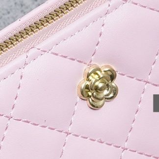 三つ折り  キルティング模様エレガント長財布