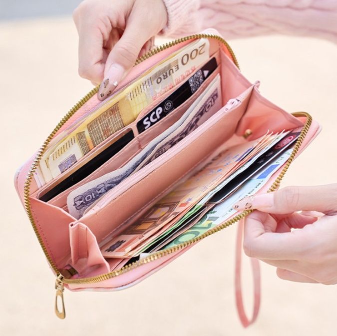 三つ折り 蝶々モチーフ雲柄長財布