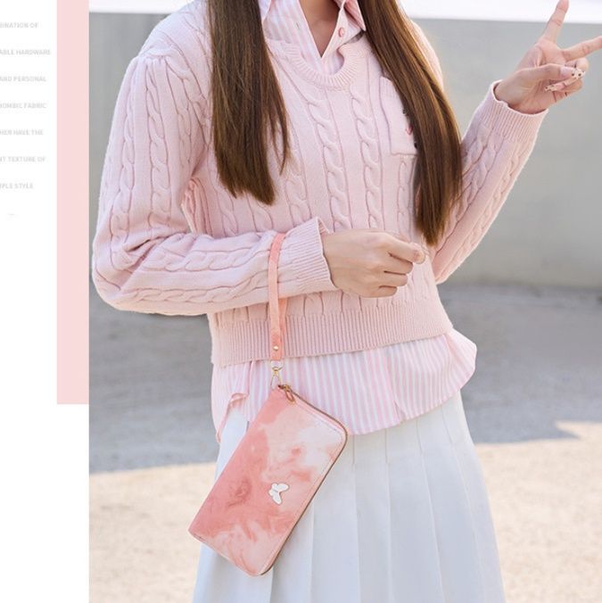 三つ折り 蝶々モチーフ雲柄長財布