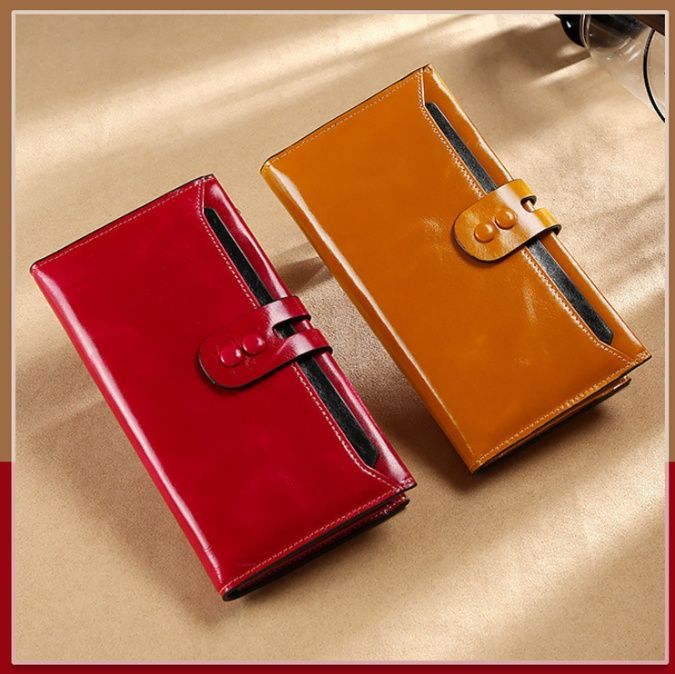 三つ折り本革エナメル仕上げボタン留め長財布