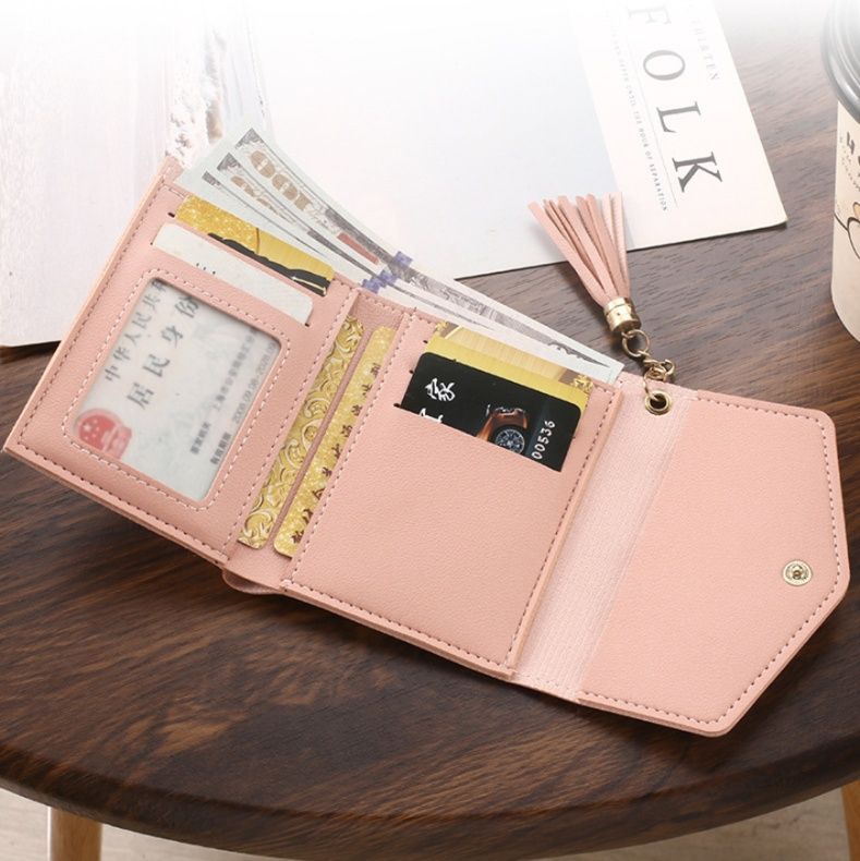 小さなハート刺繍タッセル付きコンパクト三つ折り財布