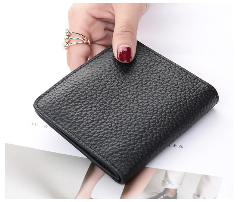 三つ折り 財布 花刺繍ワンポイント型押しレザー三つ折りミニ財布