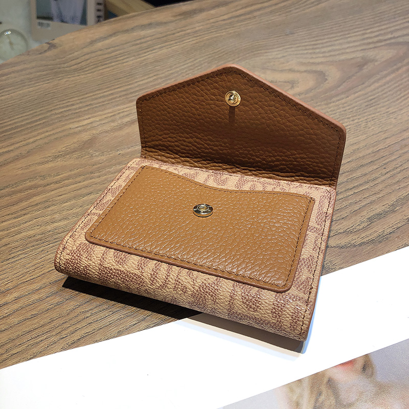三つ折り 財布 上品な型押しレザー三つ折りミニ財布