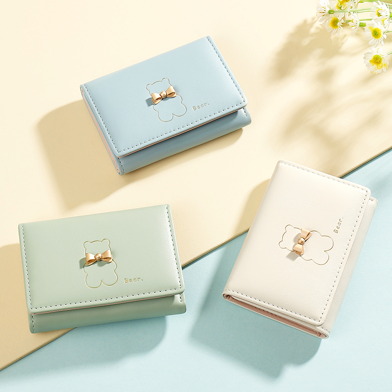 三つ折り 財布 くま型金具付き上質レザー三つ折り財布