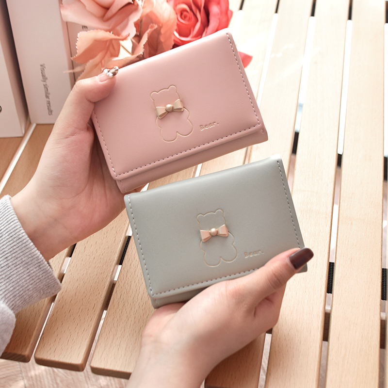 三つ折り 財布 くま型金具付き上質レザー三つ折り財布