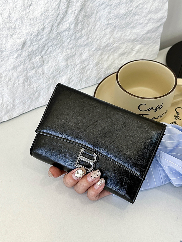 三つ折り 財布 コンパクト 洗練イニシャル三つ折り財布