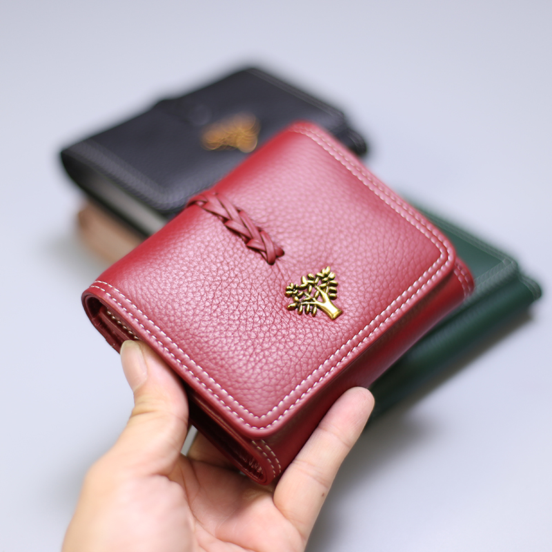 三つ折り 財布 樹木モチーフ金具付き本革三つ折り財布