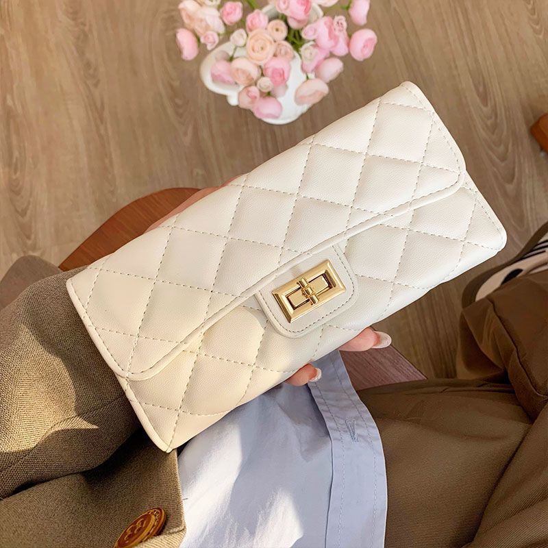 三つ折り 財布 キルティングステッチ金具付き長財布