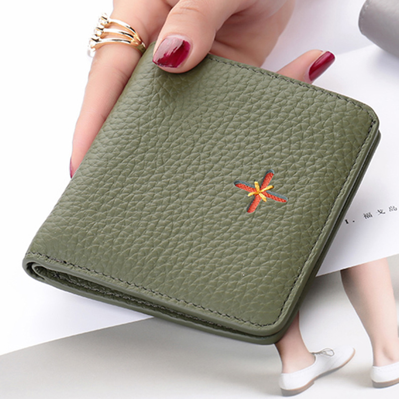 三つ折り 財布 花刺繍ワンポイント型押しレザー三つ折りミニ財布